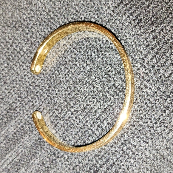 AVON Bangle Bracelet - Picture 3 of 4
